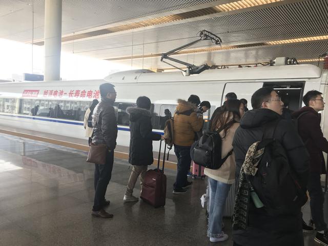 营销推荐：大品牌都在抢占高铁广告，，，，，华为、格力、旭派、公共？？？？？？